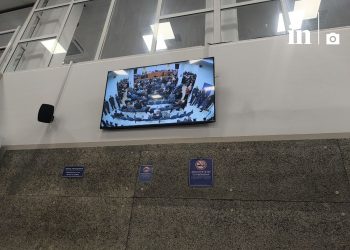 Τέμπη: Με εντάσεις, ισχυρή αστυνομική παρουσία και αντιδράσεις η δίκη – «Η δικαιοσύνη να σταθεί στο ύψος της»