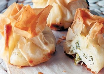 Πουγκιά με λευκά τυριά και μυρωδικά