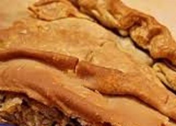 Σπιτική μανιταρόπιτα με φύλλο