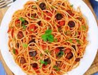 Τα μακαρόνια με κιμά σε σάλτσα ντομάτας