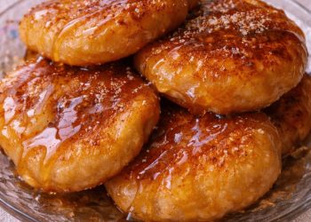 Ζεστές τηγανίτες με μέλι