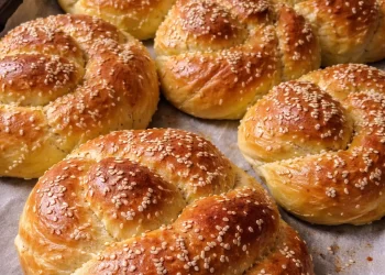 Τσουρέκι με γιαούρτι 