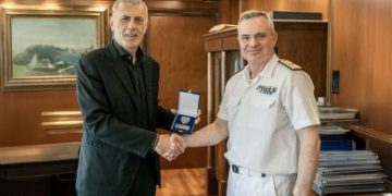 Συνάντηση του Δημάρχου Πειραιά με τον νέο Διοικητή της Σχολής Ναυτικών Δοκίμων