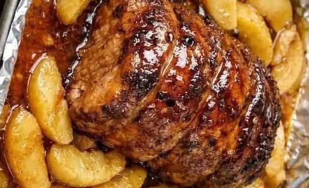Μοσχάρι ψητό σε χαμηλή φωτιά με καραμελωμένα κρεμμύδια και καρότα