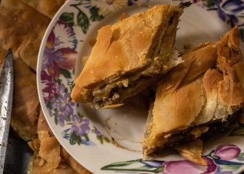 Πρασοκιμαδόπιτα με ιδιαίτερα φύλλα, από το Μέτσοβο