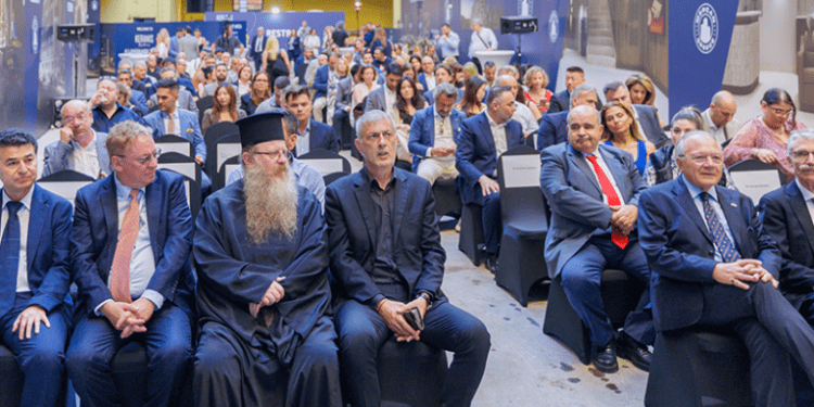 O Δήμαρχος Πειραιά Γιάννης Μώραλης στην εκδήλωση έναρξης εργασιών για την ανάπλαση του κτιρίου Κεράνη