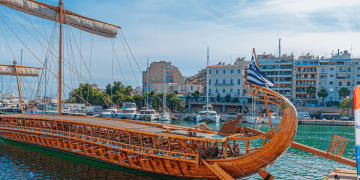 Ο Δήμαρχος Πειραιά  Γιάννης Μώραλης υποδέχθηκε  την ιστορική τριήρη «Ολυμπιάς» του Πολεμικού Ναυτικού στο πλαίσιο των «Ημερών Θάλασσας 2026»