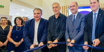 Στα εγκαίνια του νέου myPoint της ΑΑΔΕ στον Πειραιά ο Δήμαρχος Πειραιά Γιάννης Μώραλης
