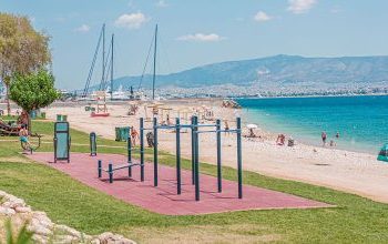 Νέα εποχή για την παραλία της Φρεαττύδας Σύγχρονες υποδομές, ασφάλεια και καλύτερες συνθήκες για τους λουόμενους