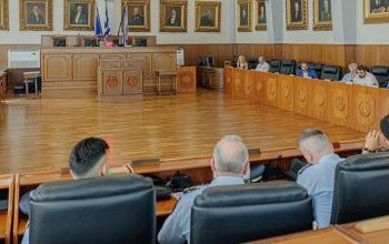 Παρεμπόριο, κυκλοφοριακό και προστασία δημόσιου χώρου στο επίκεντρο της ευρείας σύσκεψης εργασίας στο Δημαρχείο Πειραιά