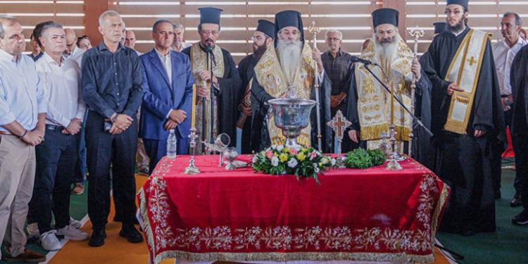 Ο Δήμαρχος Πειραιά Γιάννης Μώραλης στον αγιασμό σχολείων της πόλης