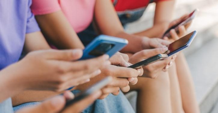 Η Κομισιόν απαγορεύει τα social media σε παιδιά κάτω των 13 ετών