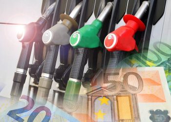 Καύσιμα: Το diesel ξανακερδίζει τη βενζίνη στην τιμή, αλλά έρχονται ανατροπές στην αντλία