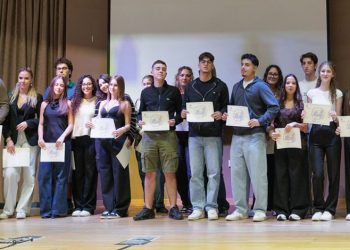 Με συγκίνηση και περηφάνια για τη νέα του γενιά, ο  Δήμος Πειραιά τίμησε τους νέους φοιτητές της πόλης